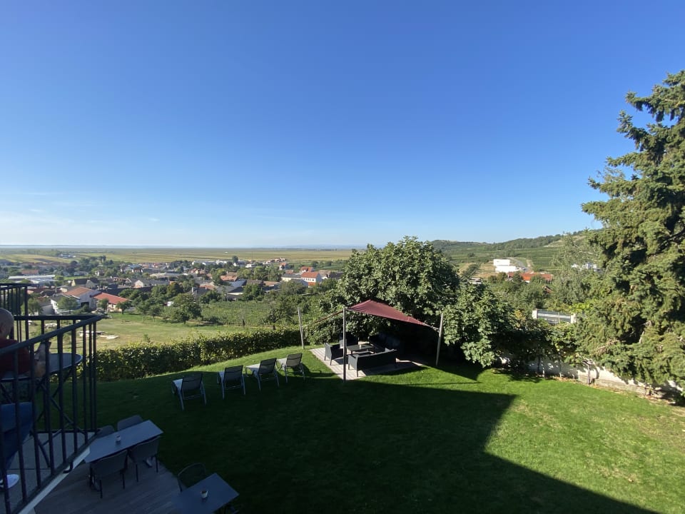 Ausblick Weingut & Gästehaus zum Seeblick - Familie Sattler