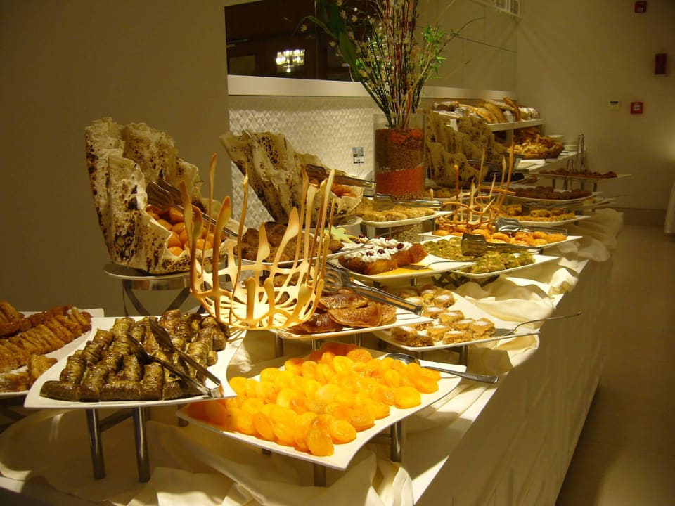 Galaabend Terrace Elite Resort