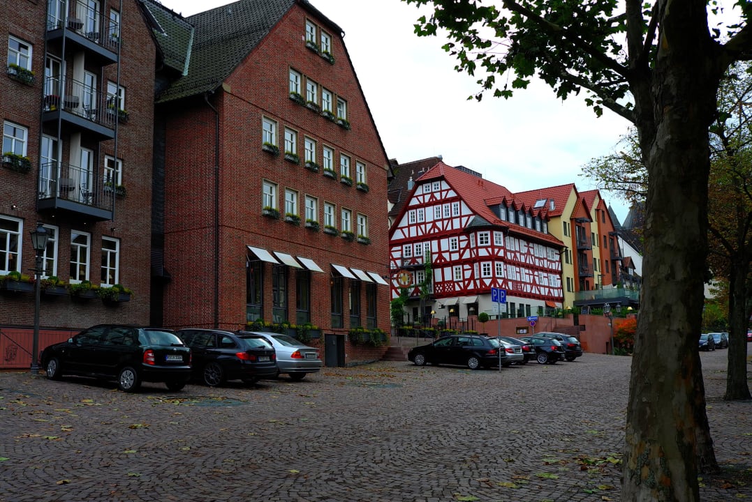 Hotelgebäude und Rathausplatz Hotel Die Sonne Frankenberg