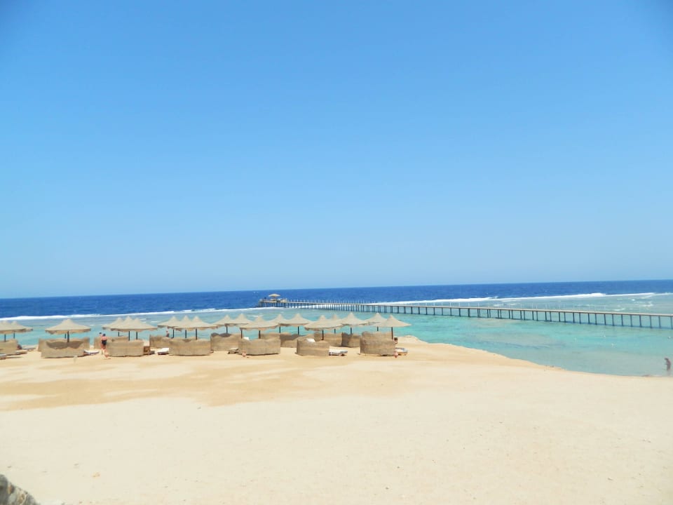 Plaża i molo Three Corners Happy Life Beach Resort