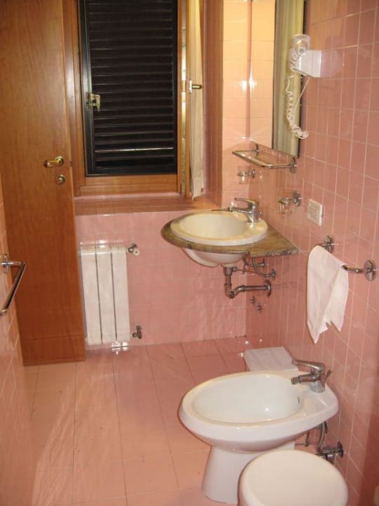 Bad - Bidet Hotel Flower Garden