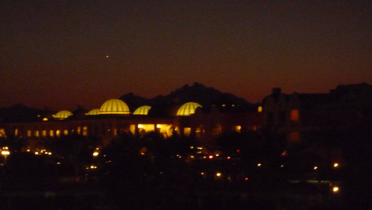 Hotel am Abend Titanic Beach Spa & Aqua Park