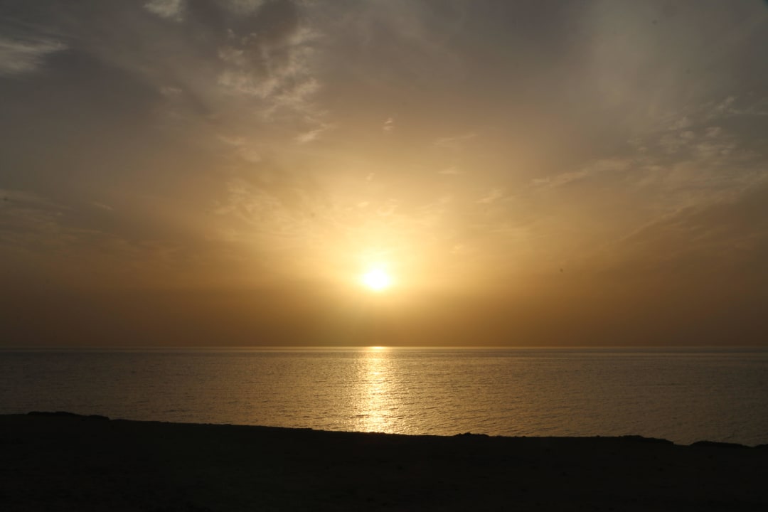 Sonnenaufgang am Hotel-Strand Pickalbatros Sands Hotel - Port Ghalib