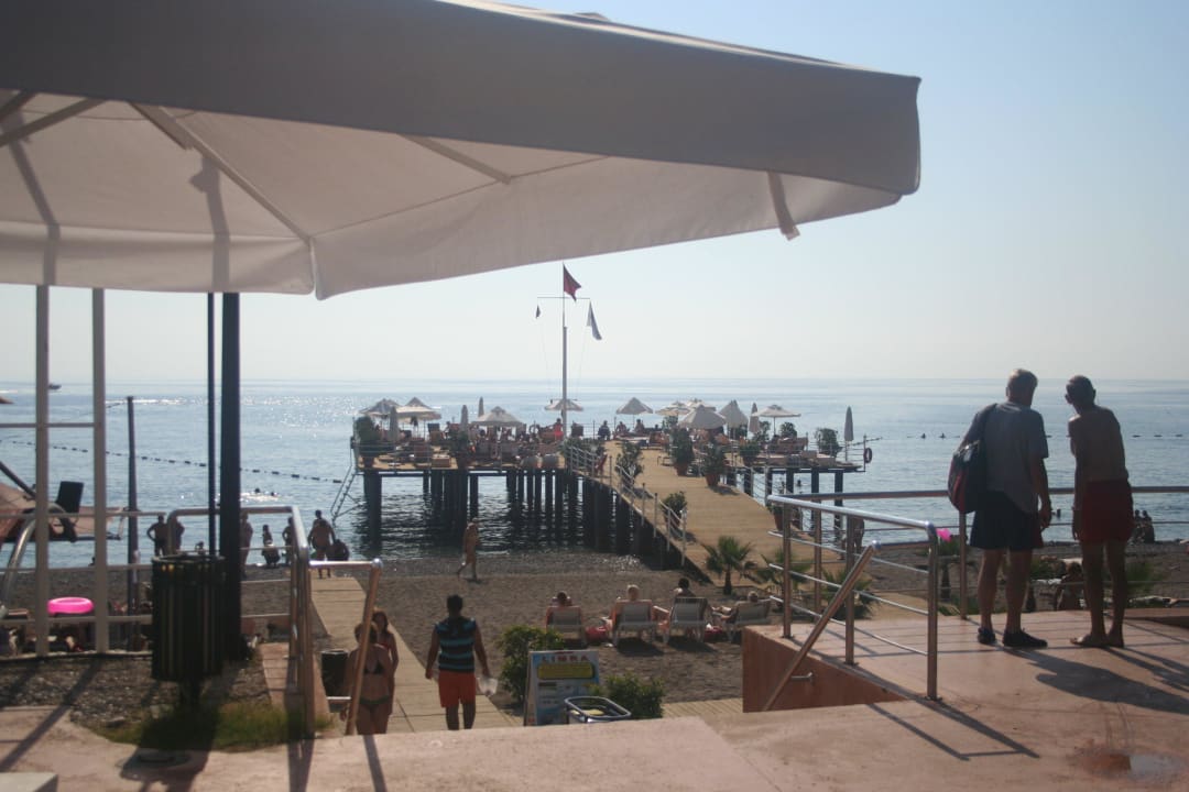 Von der Poolbar zum Steg Limak Limra Hotel & Resort