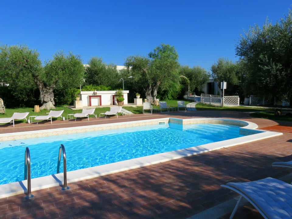 Pool mit Liegewiese Hotel Giardino Giamperduto