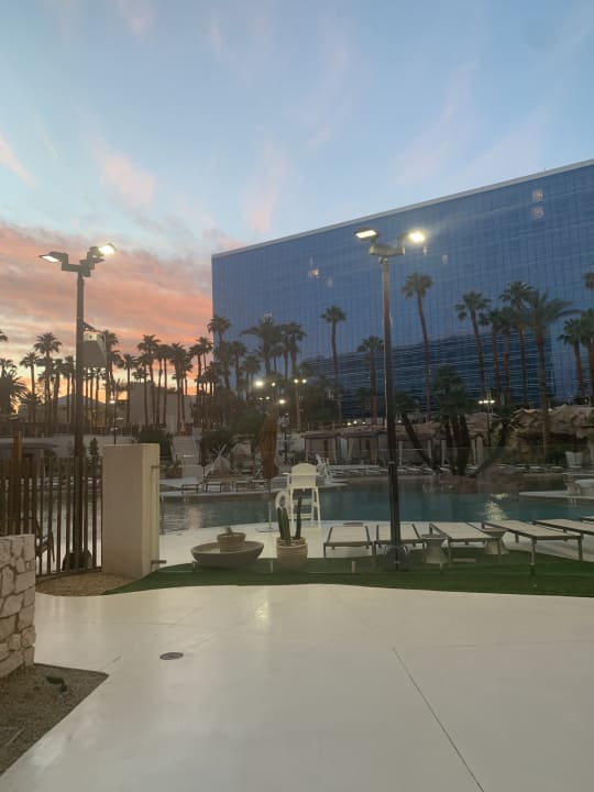 Pool Virgin Hotels Las Vegas, Curio Collection by Hilton