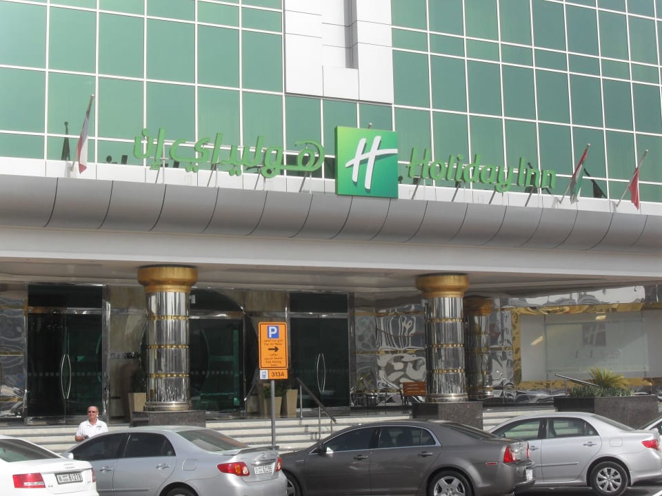 Hotel liegt 2 Minuten von der U-Bahn entfernt Holiday Inn Bur Dubai - Embassy District