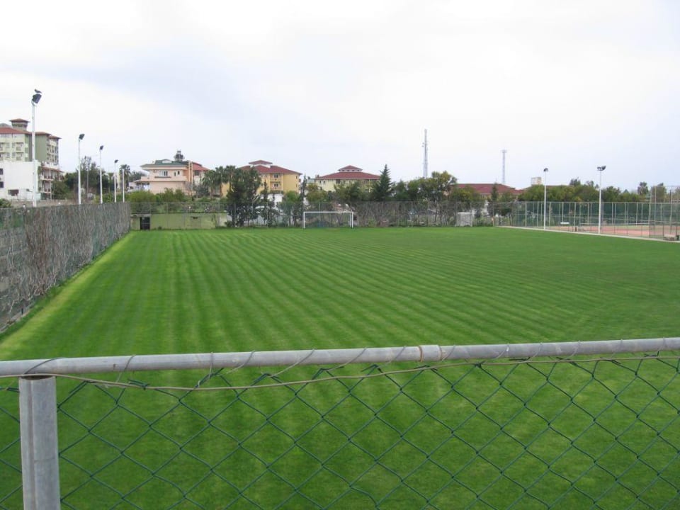 Fußballplatz in der Hotelanlage Lonicera Resort & Spa Hotel