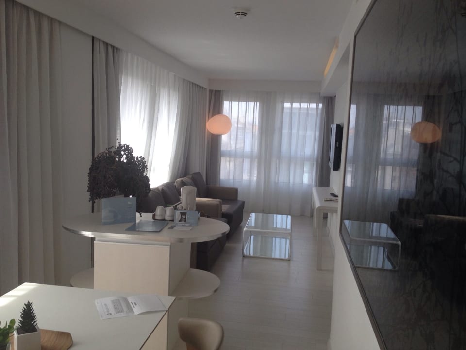 Wohnzimmer der Suite Hotel Eurostars Book