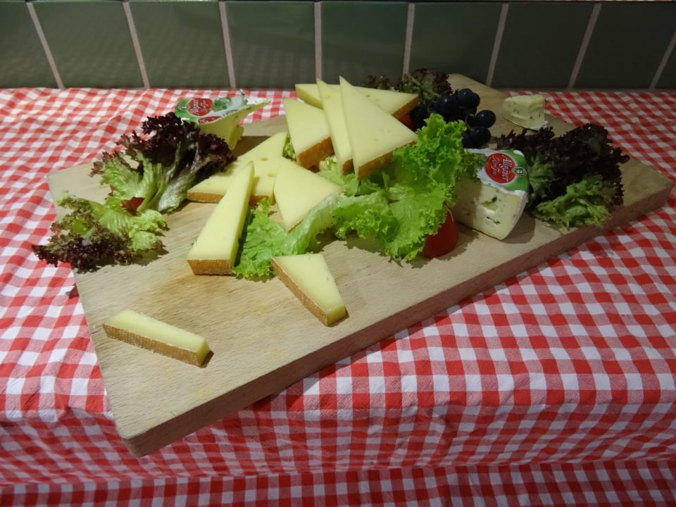 Käseplatte IFA Alpenrose Hotel Kleinwalsertal