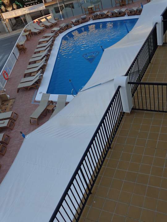 Blick zum Poo Hotel Osiris