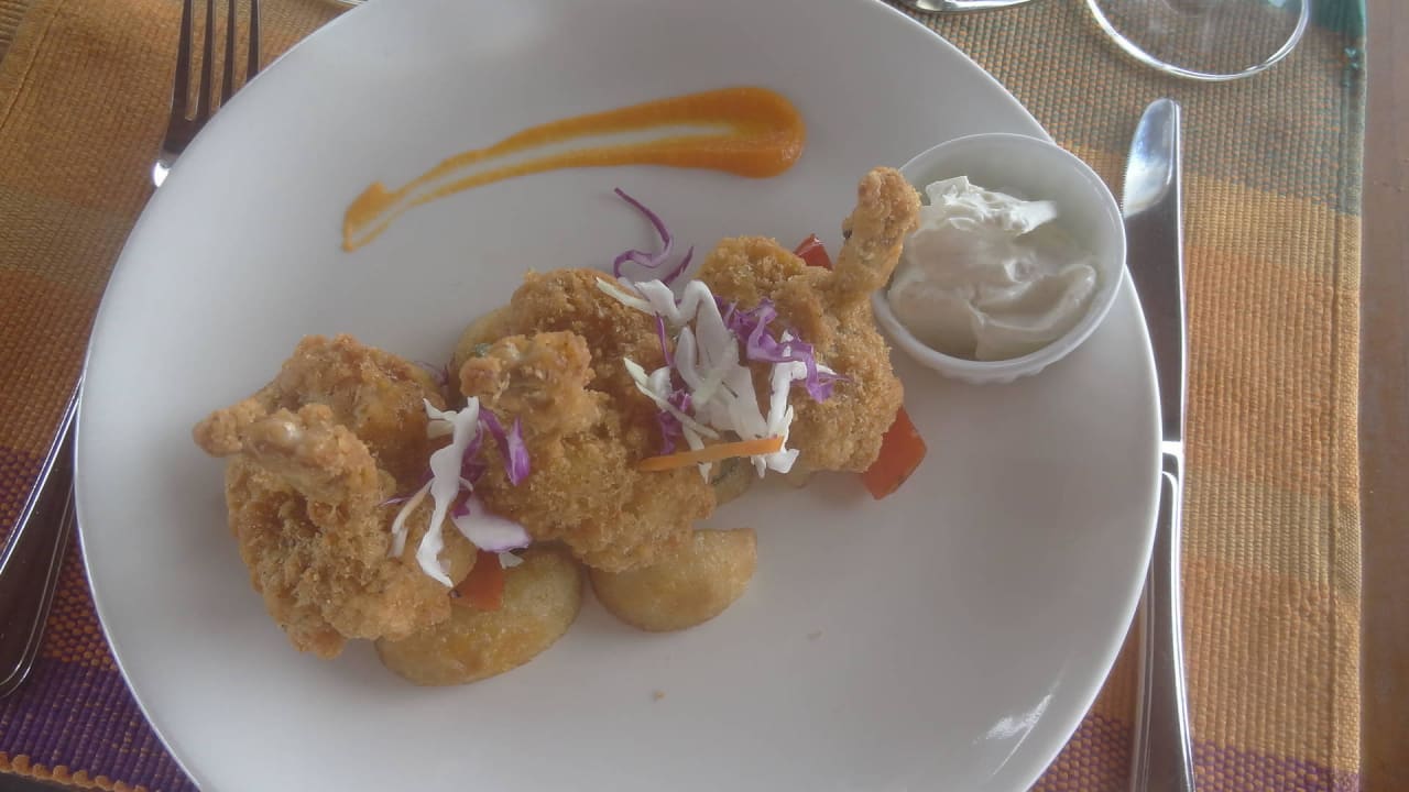 Lecker Chicken Wings zum Lunch Summer Island Maldives