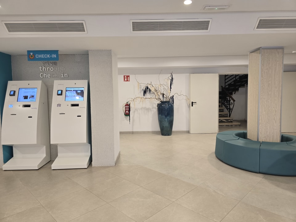 Lobby Ahoi! Urban Beach Hotel