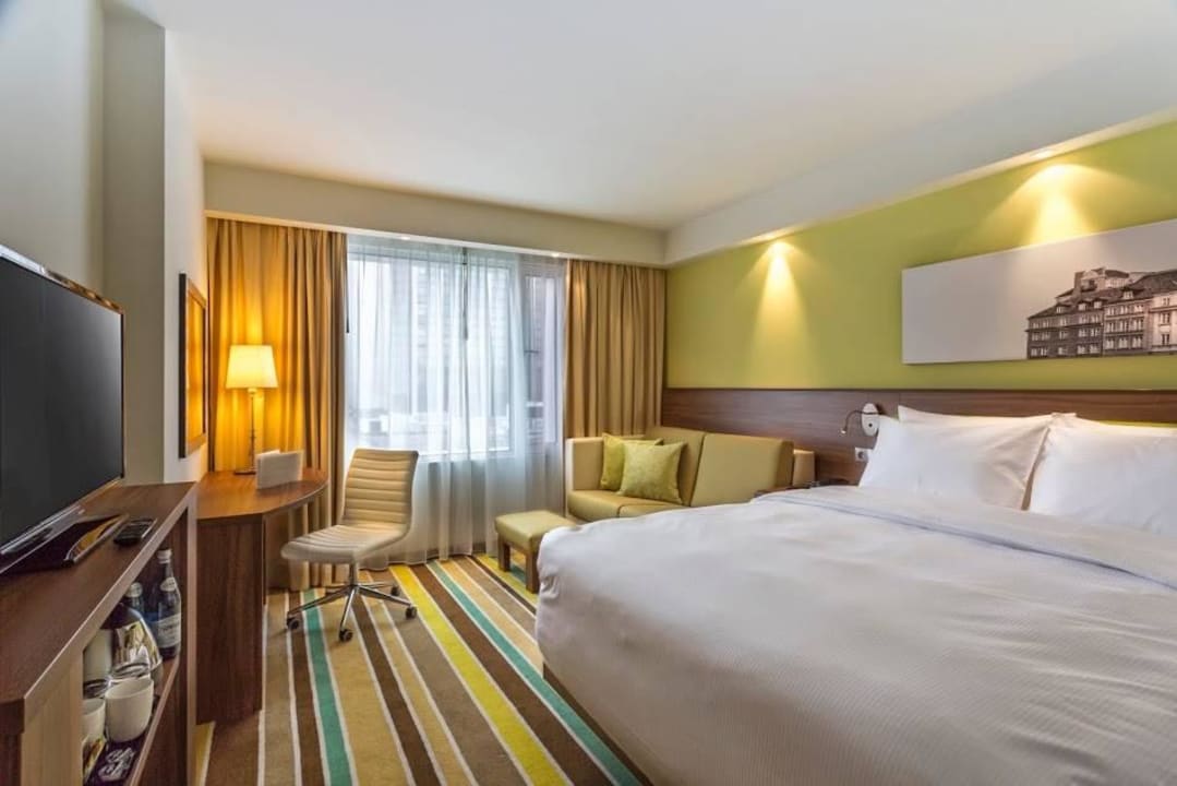 Queen Guest Room Hampton by Hilton Warsaw City Centre