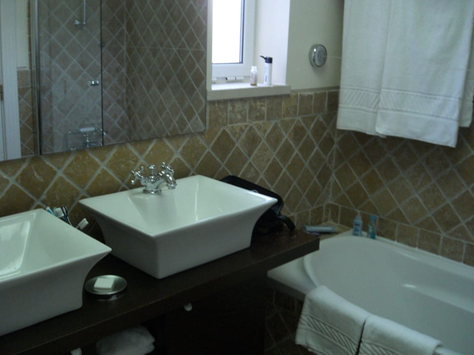 Badezimmer mit Duschwanne Vila Alba Resort