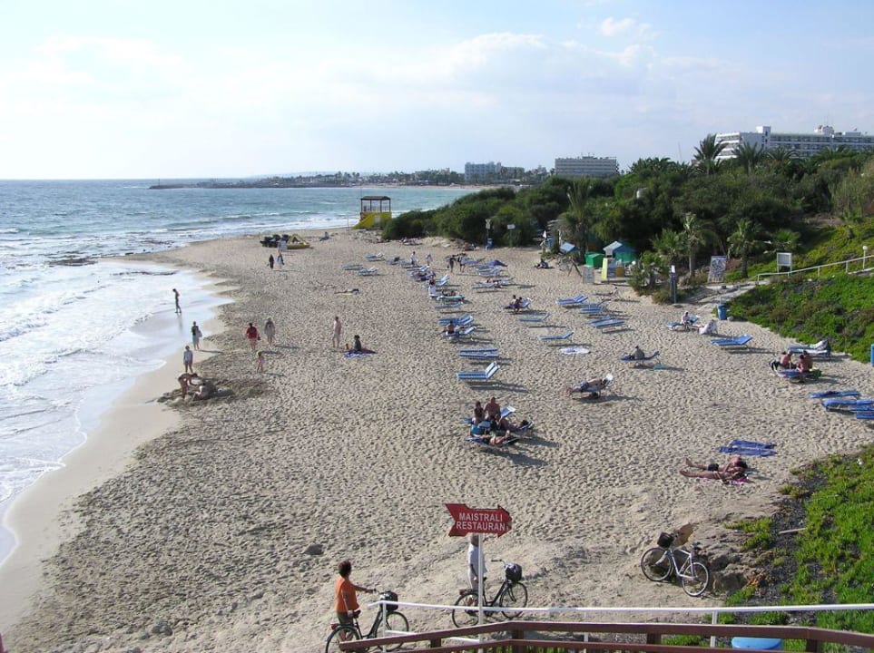 öffentlicher Strand unterhalb Parkplatz Napa Mermaid Hotel & Suites