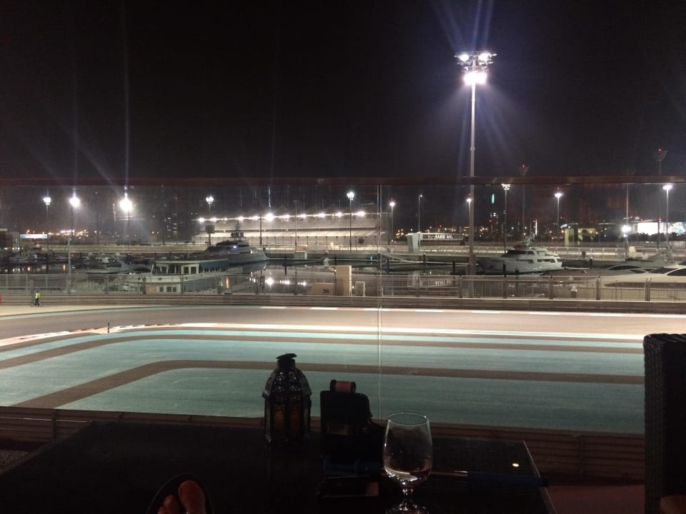 Ausblick von der Terrasse auf die Rennstrecke W Abu Dhabi - Yas Island