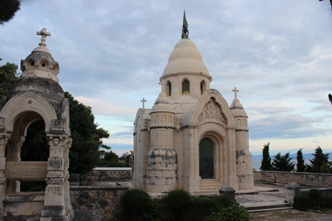 Mausoleum Waterman Svpetrvs  Resort
