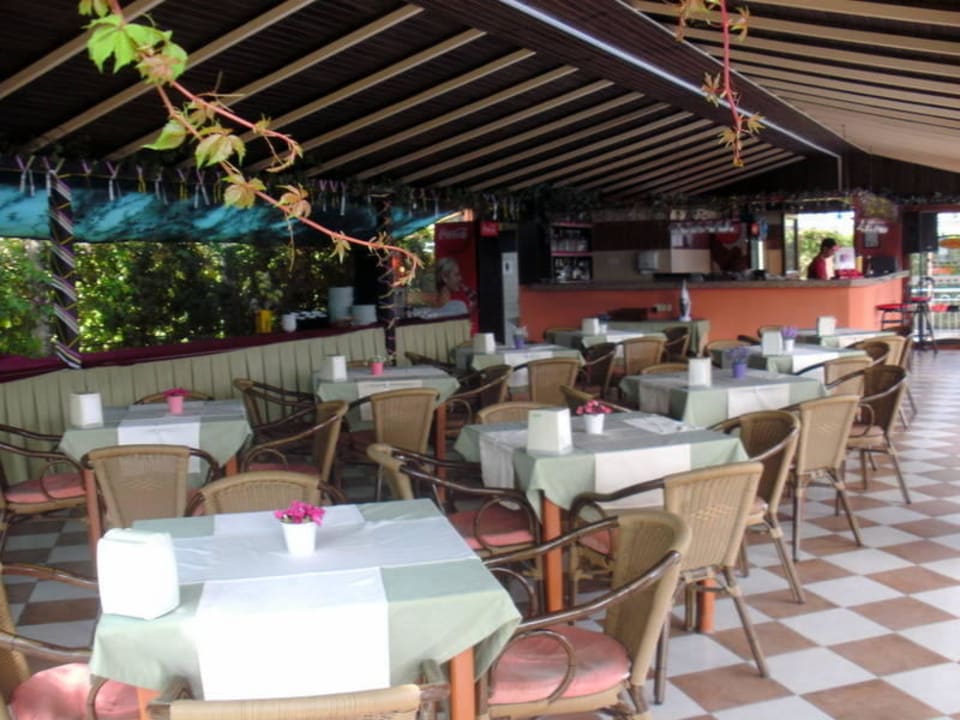 Poolbar und Frühstücksecke Yavuzhan Otel