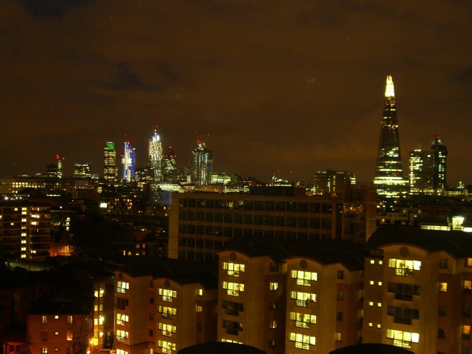 Ausblick aus Zimmer 1105 bei Nacht Hotel H10 London Waterloo