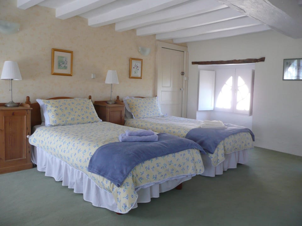 Bedroom 4 (triple with shower) B&B Manoir de la Pigeonnerie