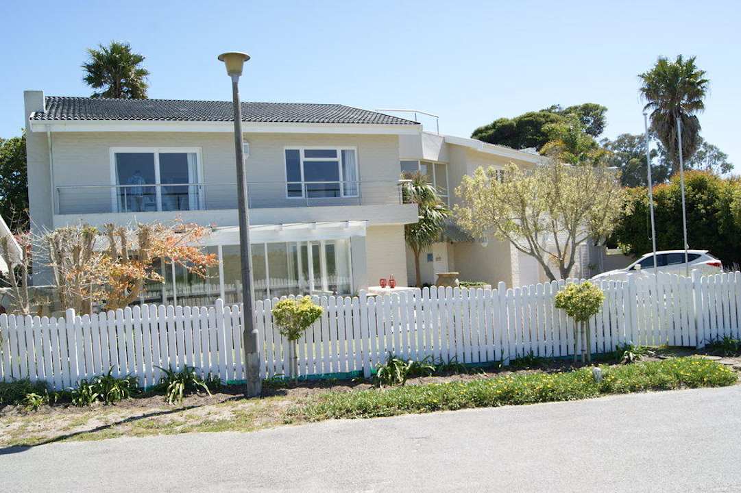 Außenansicht Guesthouse Bayhouse