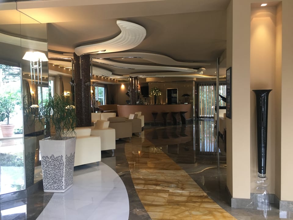 Lobby Hotel Kristal Palace - TonelliHotels