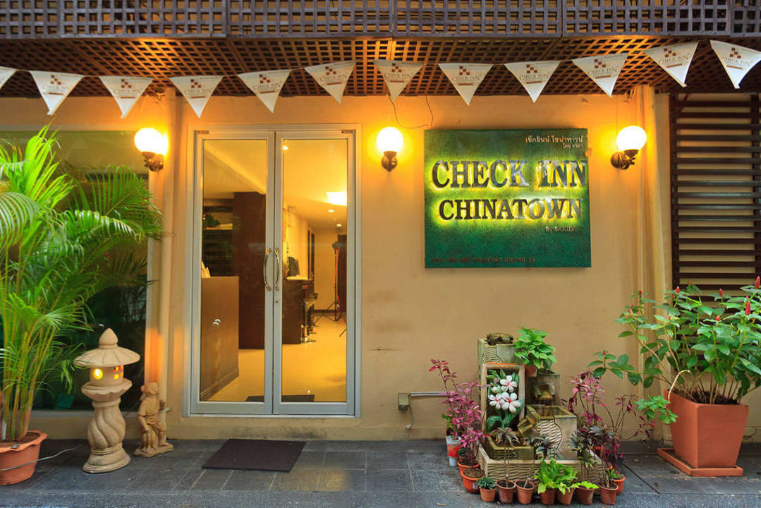 Entrance  Check Inn China Town