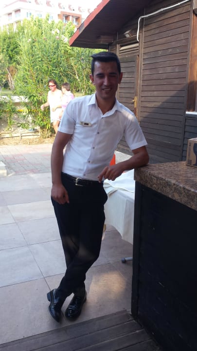 Ozour, super Kellner in den a la carte Restaurants Adalya ArtSide