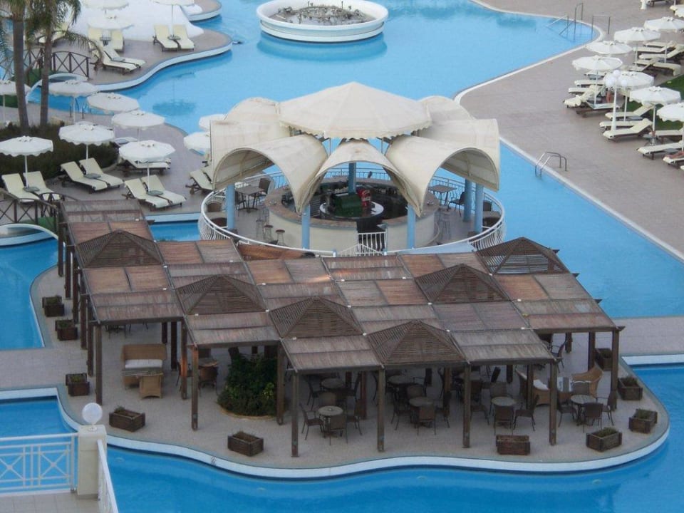Blick vom Balkon zum Pool Rodos Palladium Leisure & Wellness
