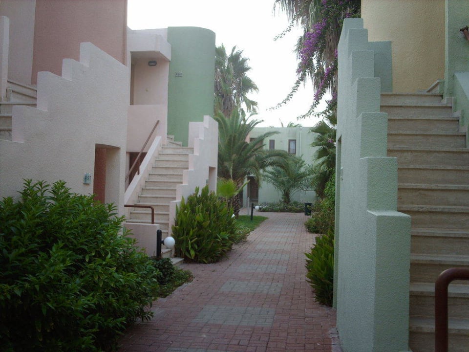 Grünanlagen des Hotels und Stand VONRESORT Golden Beach