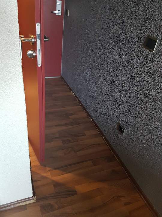 Fußleiste die sich äuflöst SMARTY Cologne City Center Hotel | Hostel | Boardinghouse