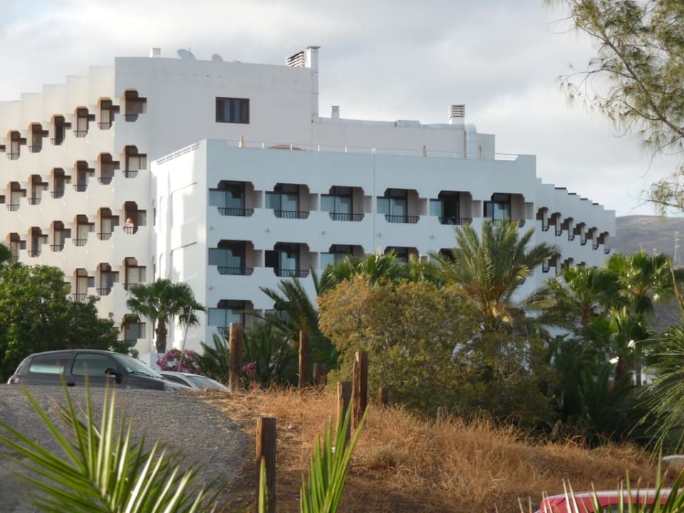 Hotelanlage vom Strand aus Corallium Beach by Lopesan Hotels - Adults only