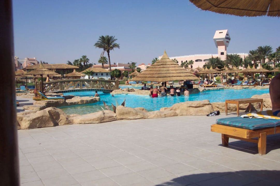 Ruhe Pool Beach Albatros Resort