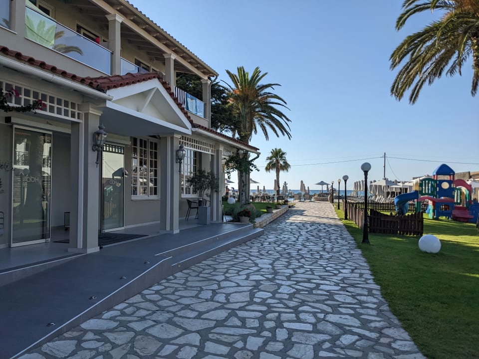 Außenansicht Acharavi Beach Hotel