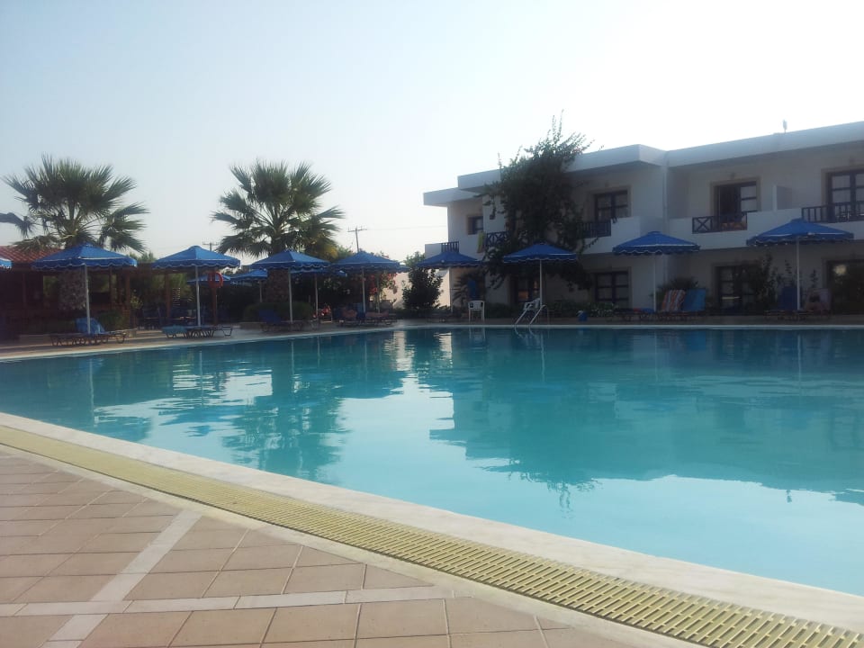 Morgendliche Ruhe am Pool Mitsis Ramira