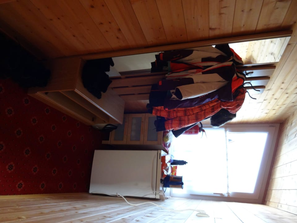 App. D - Garderobe mit Kühlschrank Hotel Haus am Berg