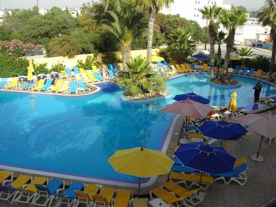 Poolbereich 3 Hotel Nesrine