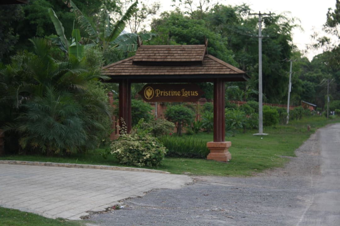 Eingangsbereich Pristine Lotus Spa Resort