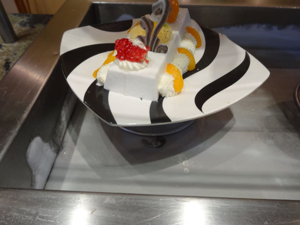 Torten sahen ja ur lecker aus aber Kalorienbomben Siva Grand Beach
