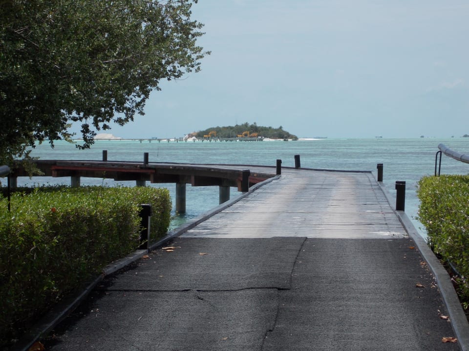 Auffahrt zu den Wasserbungalows Adaaran Select Hudhuran Fushi - Premium All Inclusive