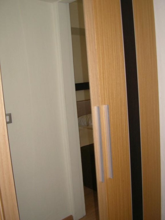 Kleiderschrank mit Spiegel Pegasos Deluxe Beach Hotel