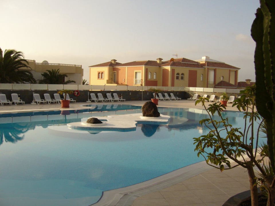 Pool Bahia Calma Beach