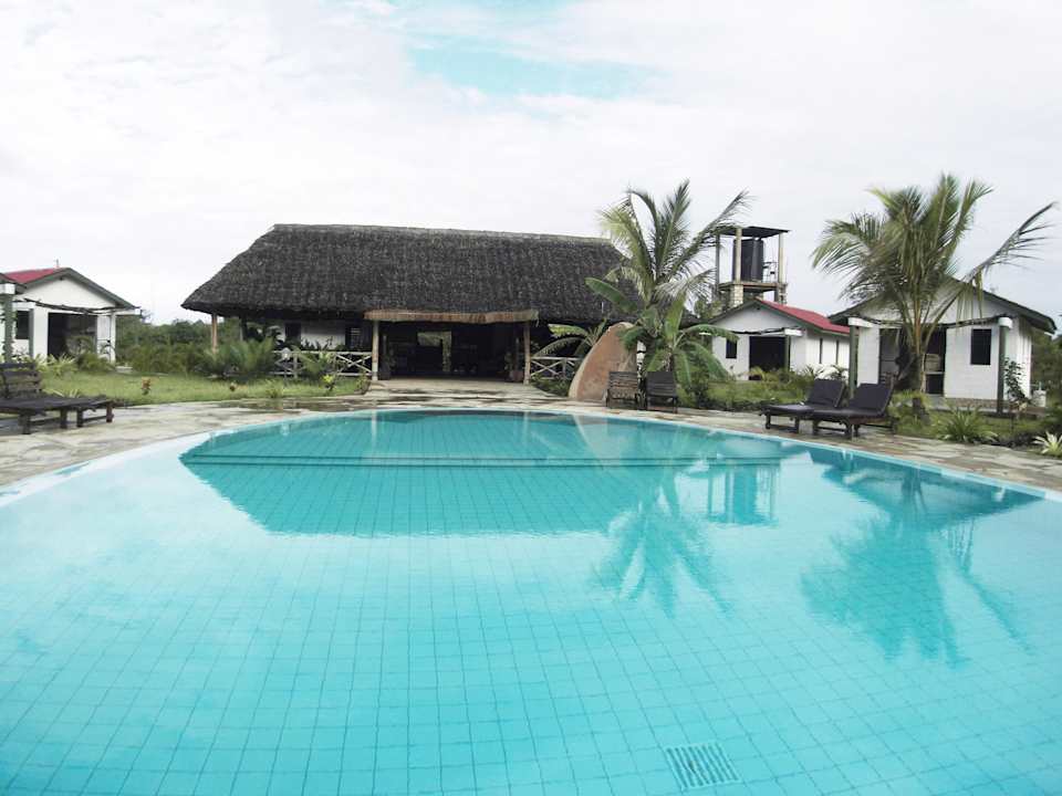 Pool mit Restaurant African Dream Cottages