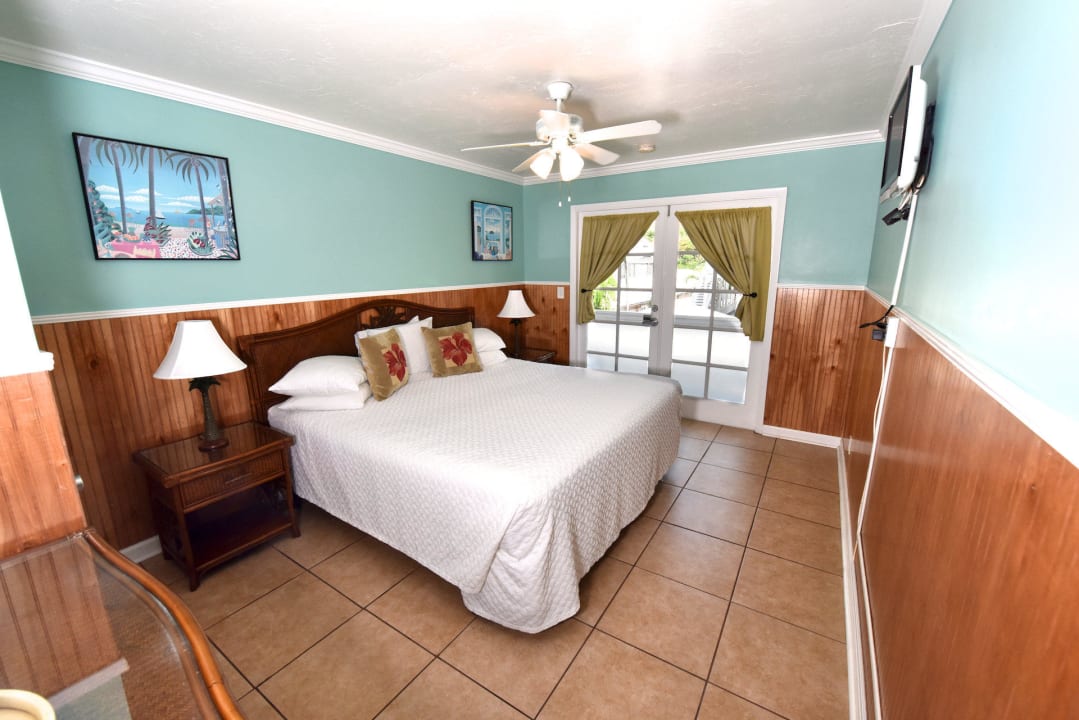 Guest Room The Palms Hotel