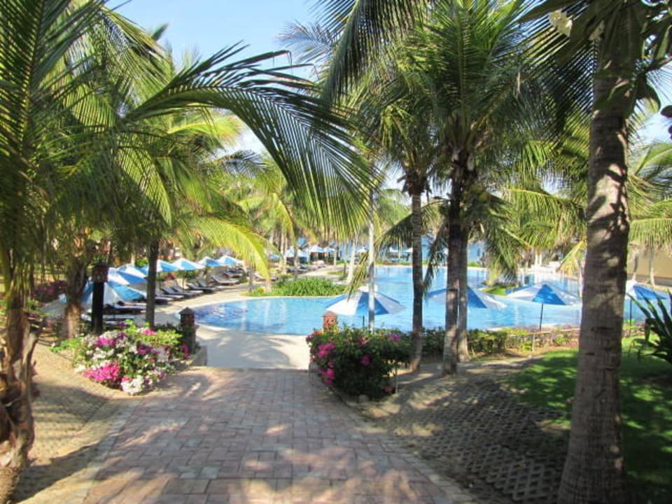 Pool View Pandanus Resort