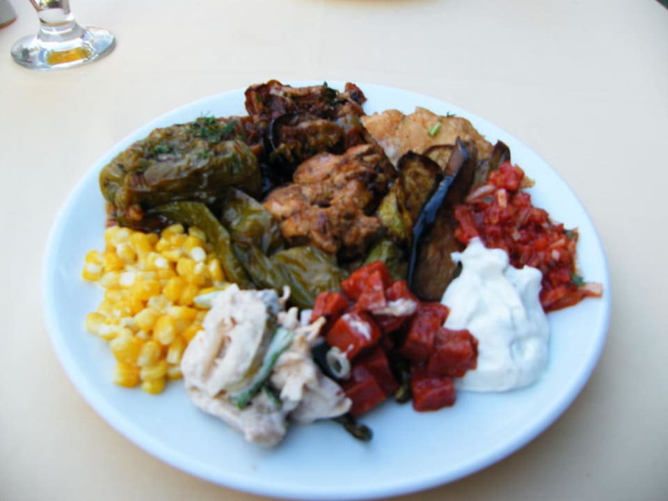 Immer satt geworden  Xperia Kandelor Hotel