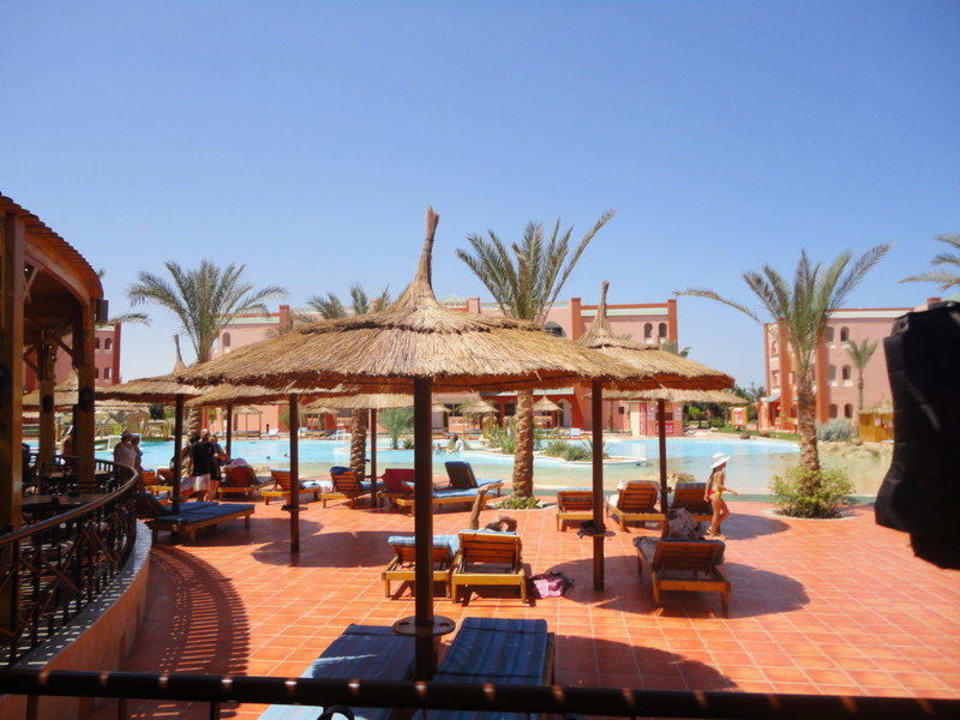 Leżaki przy basenie Pickalbatros Aqua Vista Resort - Hurghada