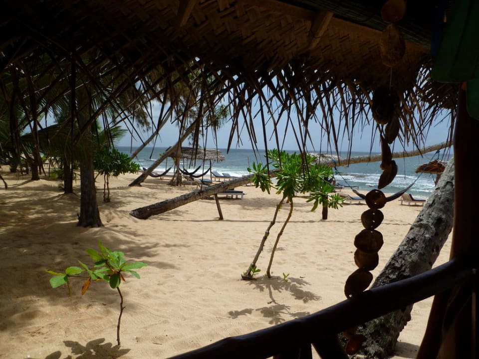 Blick aus dem Restaurant auf den Strand Hotel Ganesh Garden Cabanas