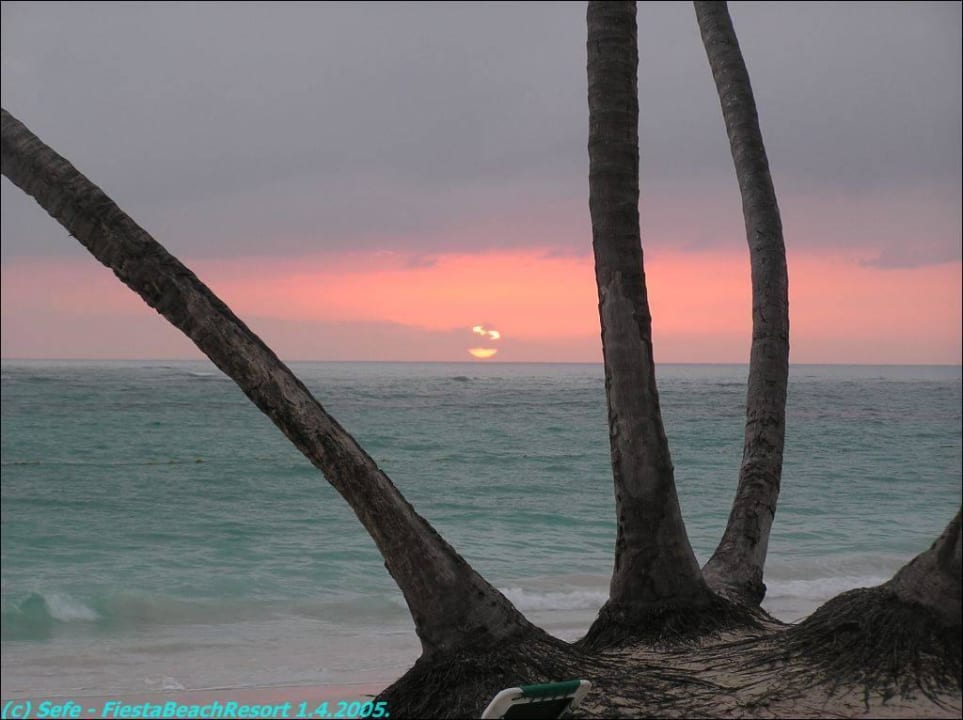 Sonnenaufgang am Strand vom FiestaBeachResort am 26.03.2005 Grand Palladium Select Bávaro Resort & Spa